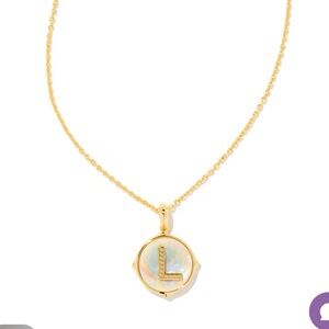 Elegant Gold Pendant Necklace